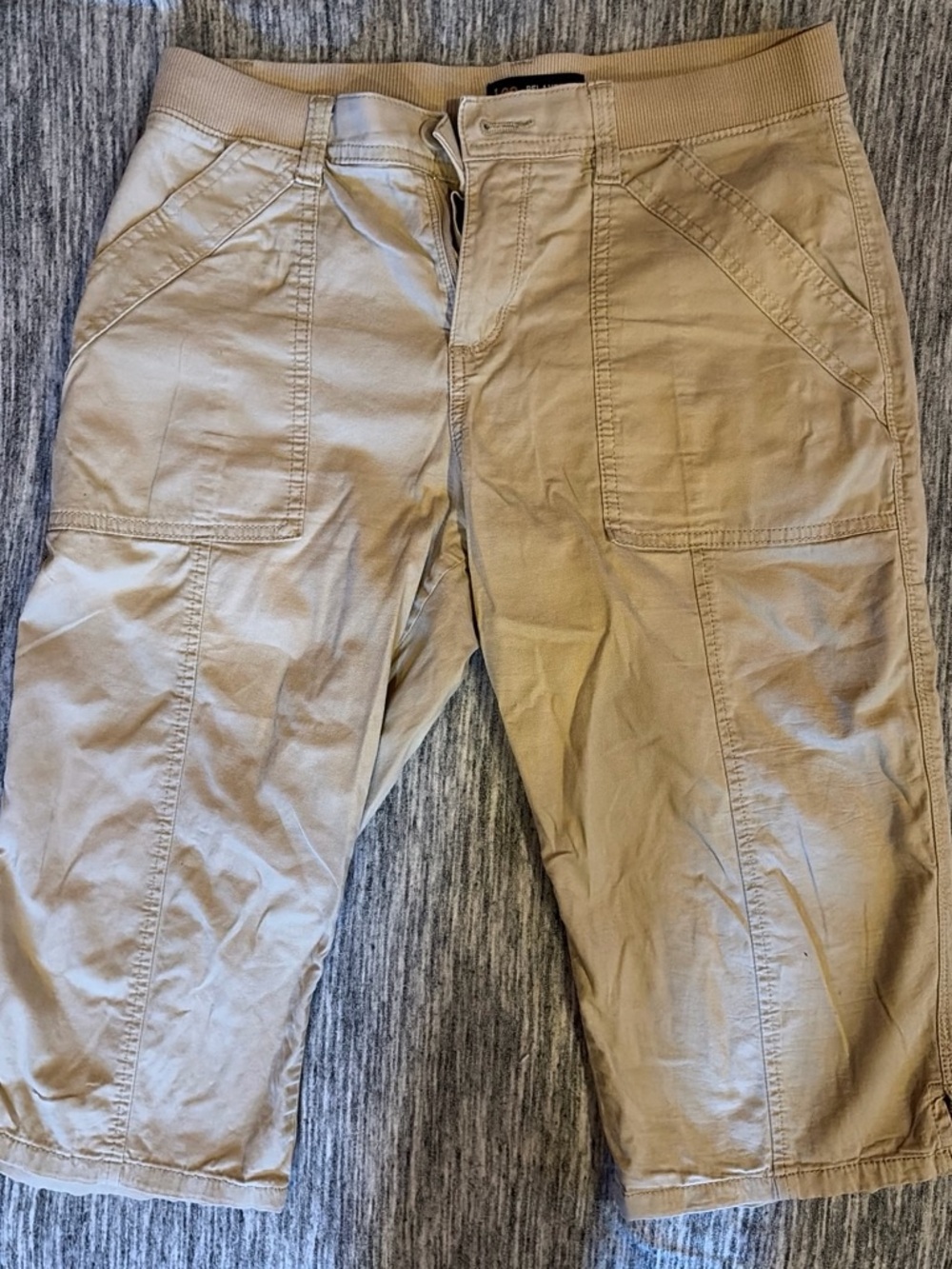Lee Men's Cargo Capris in Khaki